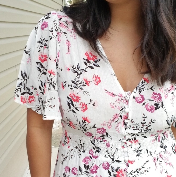 𝘽𝙊𝙂𝙊| TWIRLING IN FLORALS WHITE MAXI DRESS - Picture 5 of 16